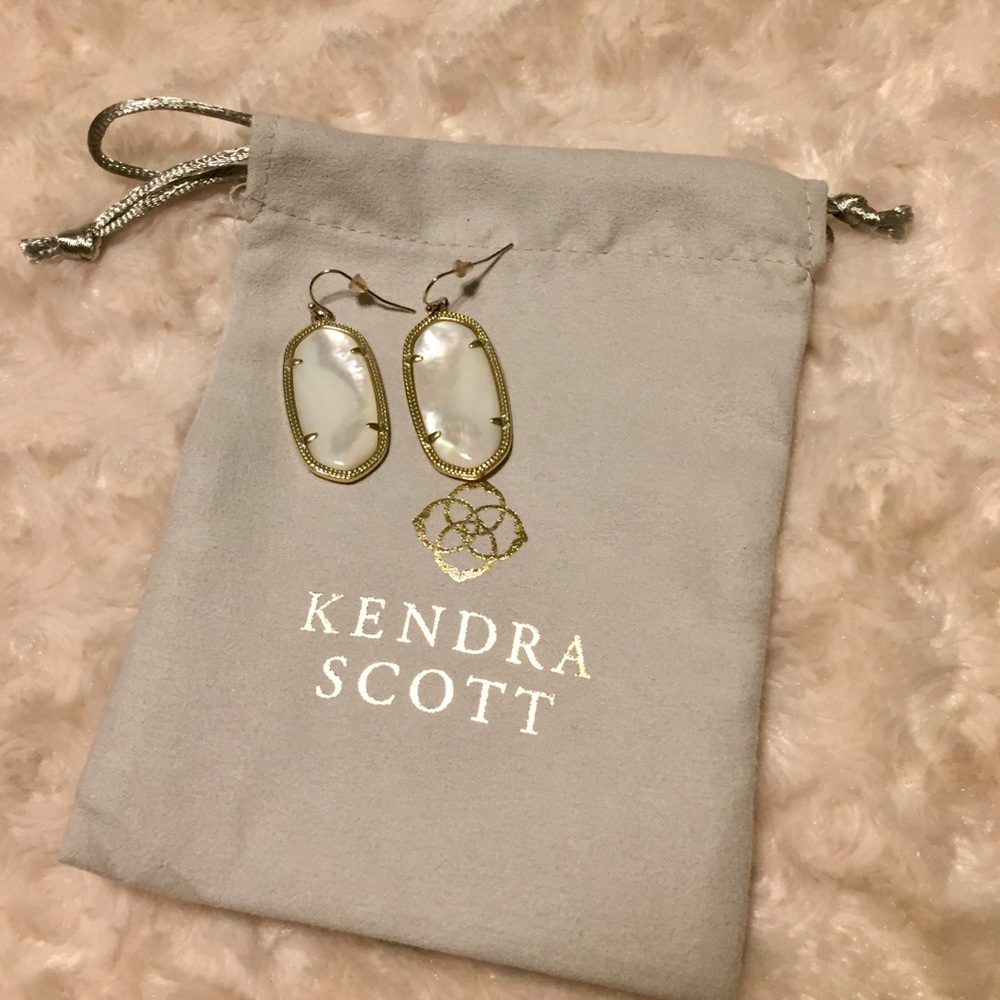 Pearl white Kendra Scott “Elle” earrings